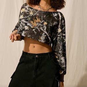 Camouflage Print Scoop Neck Cropped Sweatshirt Small